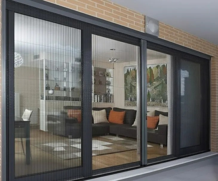 Mosquiteros plegables: la tendencia que desplaza a las telas tradicionales y gana lugar en las viviendas modernas